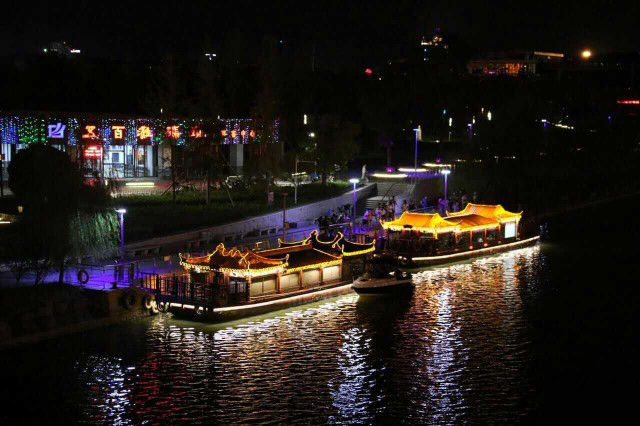 鲤鱼喷泉,古典画舫 乘船感受金华的夜景